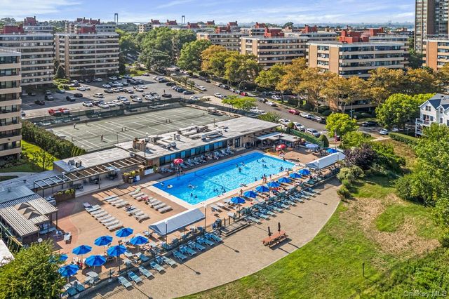 7-15 162nd Street 4B, Beechhurst, NY 11357