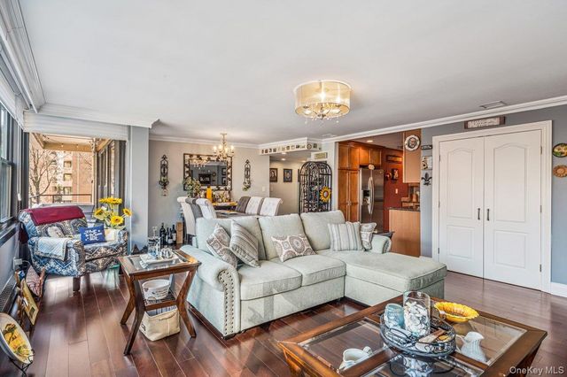 7-15 162nd Street 4B, Beechhurst, NY 11357