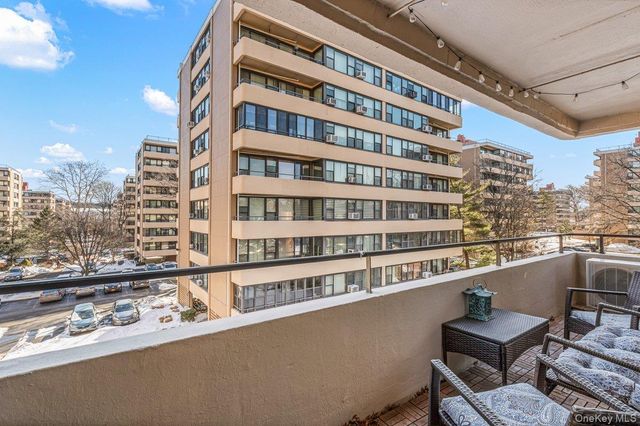 7-15 162nd Street 4B, Beechhurst, NY 11357