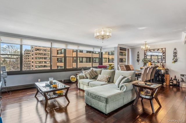 7-15 162nd Street 4B, Beechhurst, NY 11357