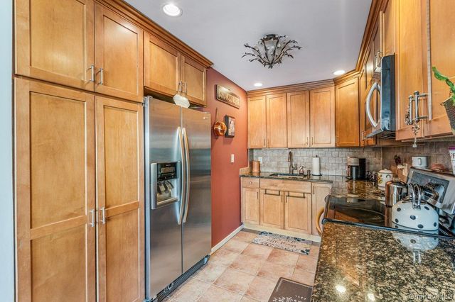 7-15 162nd Street 4B, Beechhurst, NY 11357