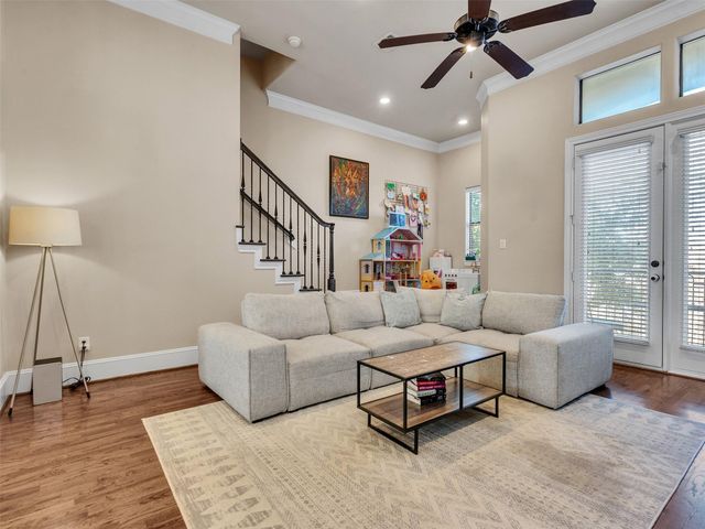 1877 Dart St, Houston, TX 77007