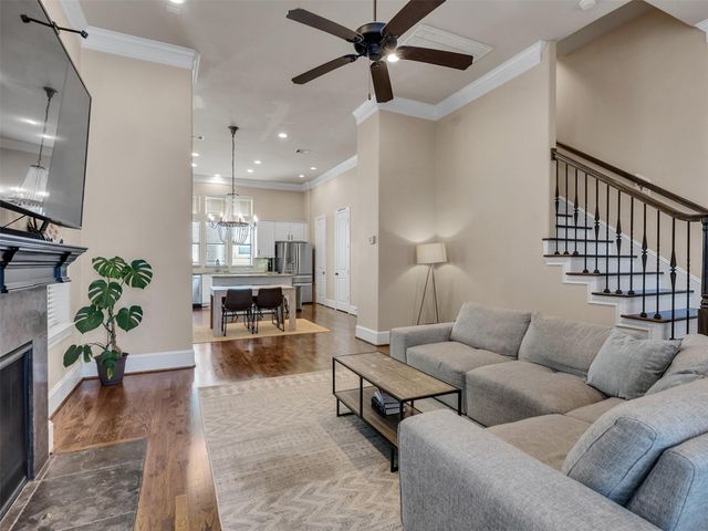 1877 Dart St, Houston, TX 77007