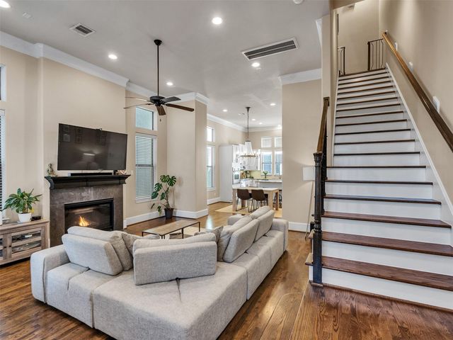 1877 Dart St, Houston, TX 77007