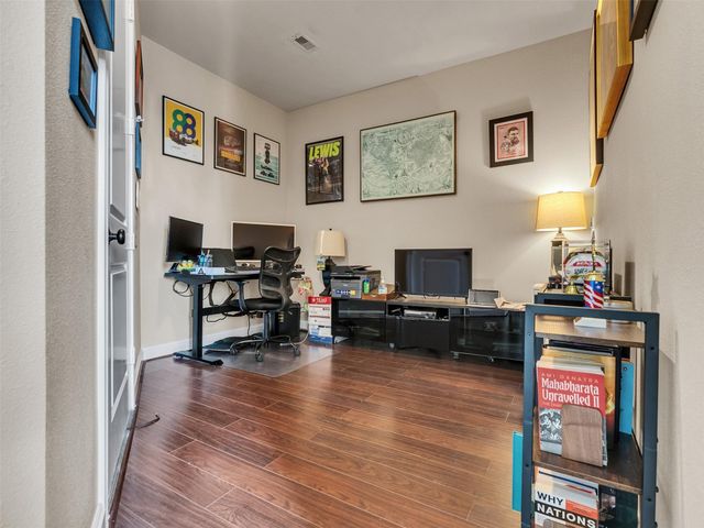 1877 Dart St, Houston, TX 77007