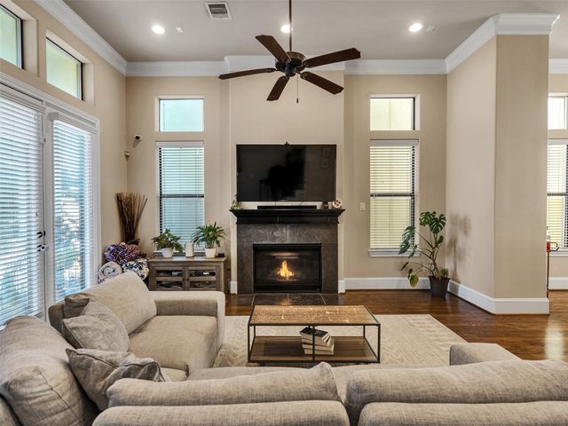 1877 Dart St, Houston, TX 77007