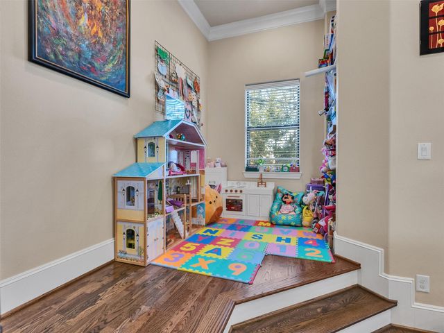 1877 Dart St, Houston, TX 77007