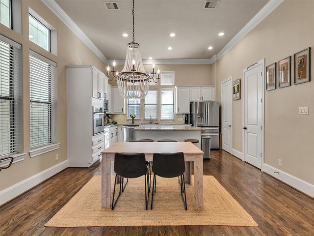 1877 Dart St, Houston, TX 77007