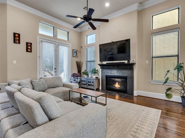 1877 Dart St, Houston, TX 77007