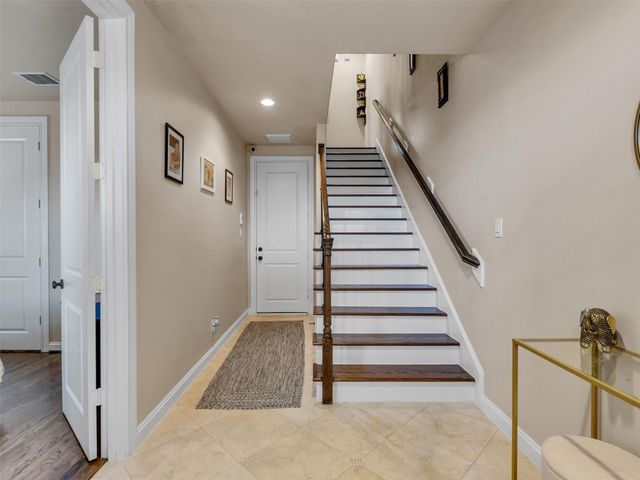 1877 Dart St, Houston, TX 77007