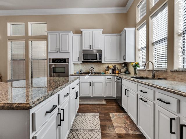 1877 Dart St, Houston, TX 77007
