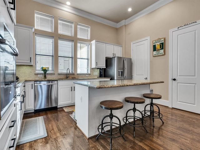 1877 Dart St, Houston, TX 77007