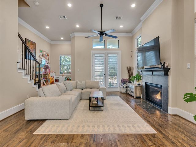 1877 Dart St, Houston, TX 77007