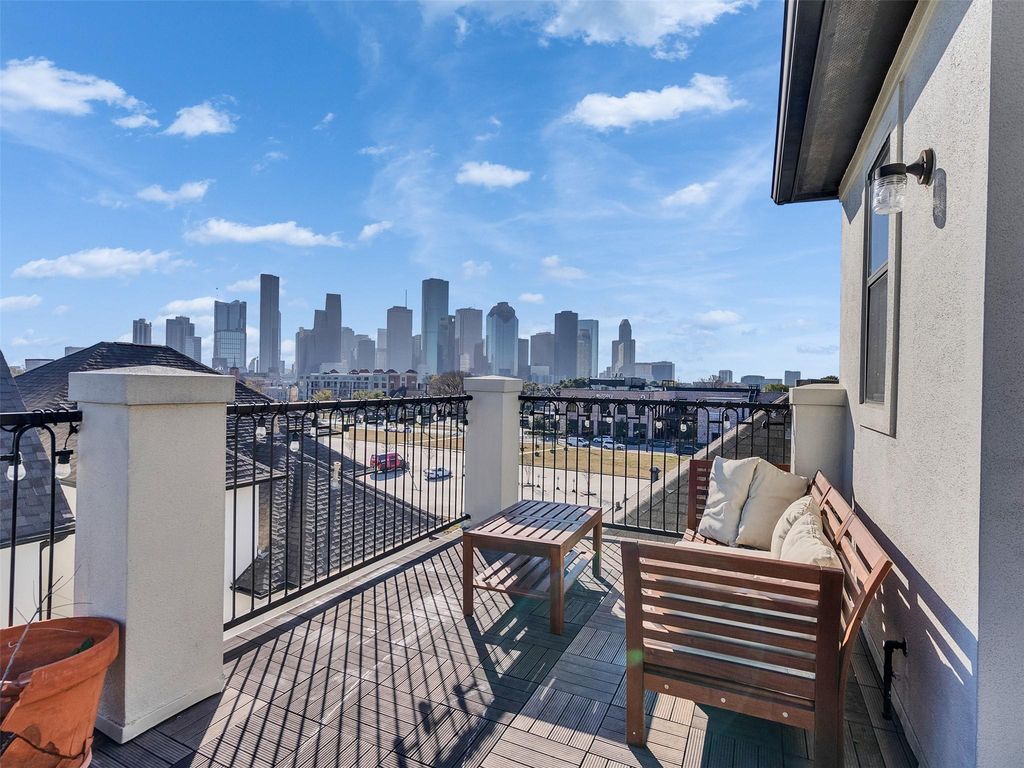 1877 Dart St, Houston, TX 77007