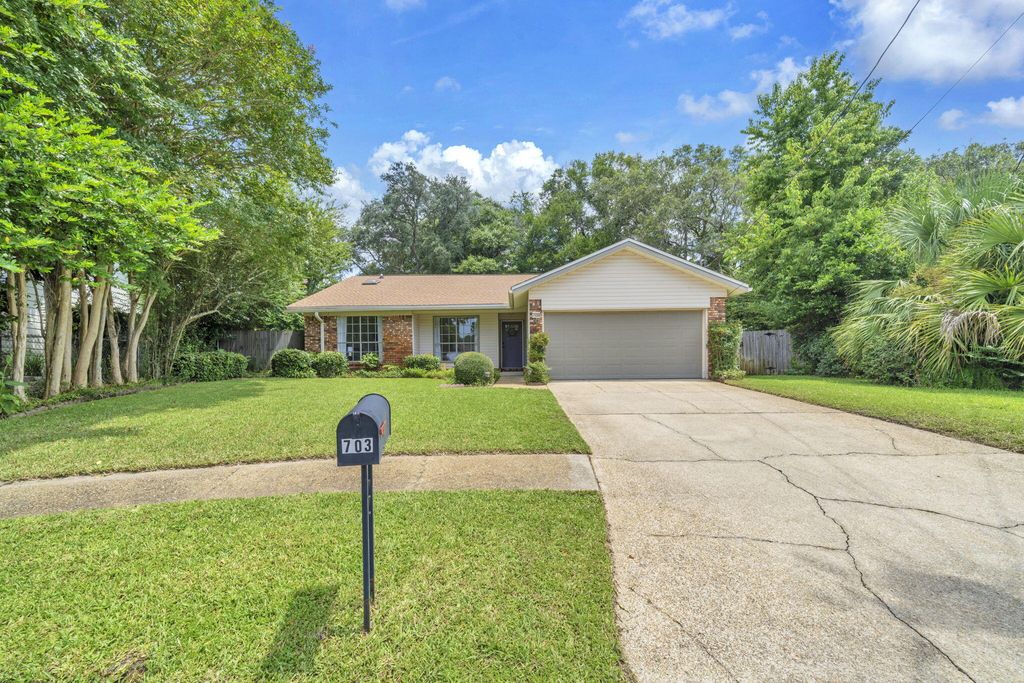 703 Osage Drive, Fort Walton Beach, FL 32547