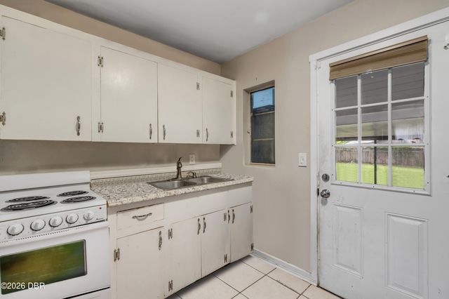 652 N Stone Street, Deland, FL 32720