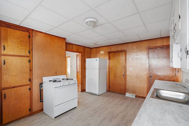 4 Sutherland St 4-1, Lowell, MA 01850