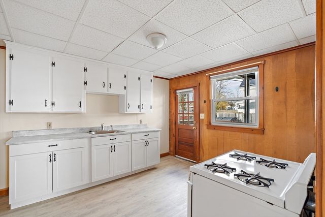 4 Sutherland St 4-1, Lowell, MA 01850