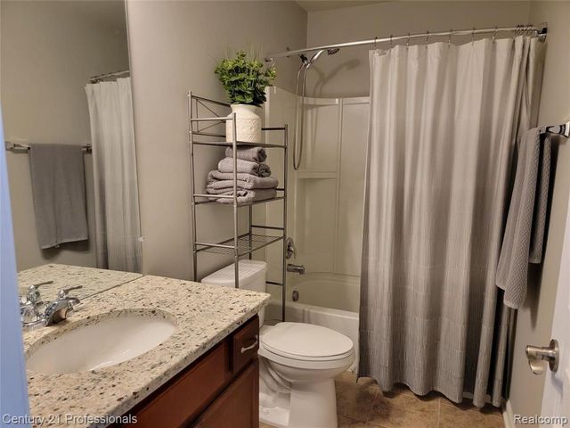 2873 Hartwick Drive 135, Rochester, MI 48307