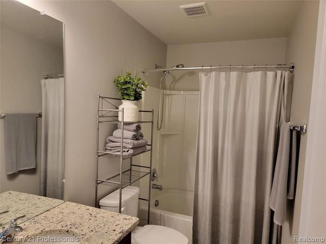 2873 Hartwick Drive 135, Rochester, MI 48307