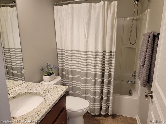 2873 Hartwick Drive 135, Rochester, MI 48307