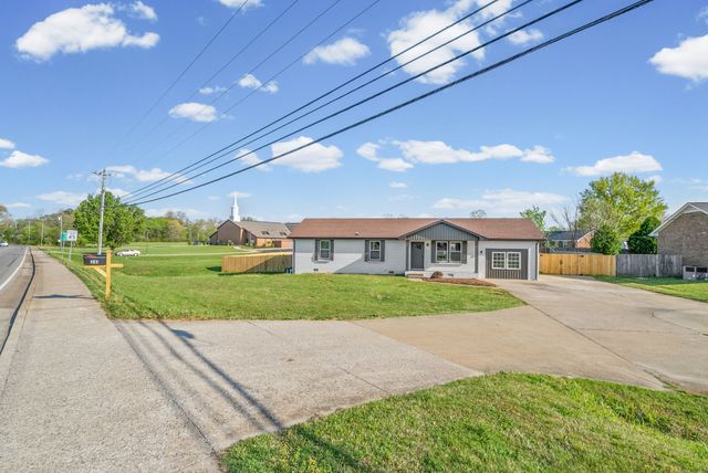 341 Cunningham Ln, Clarksville, TN 37042