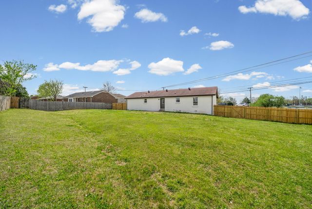 341 Cunningham Ln, Clarksville, TN 37042
