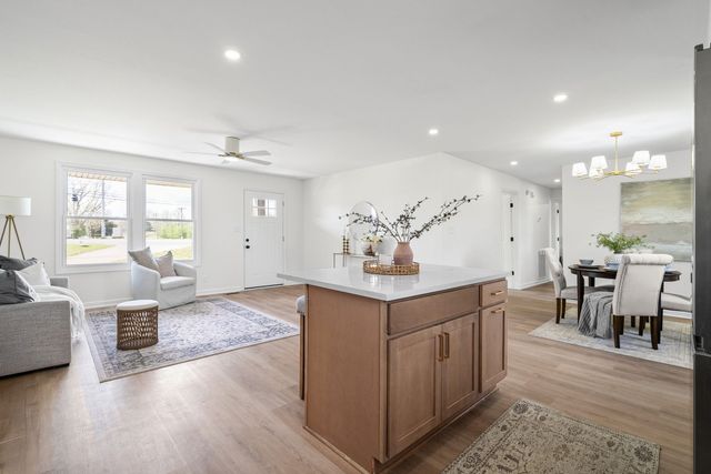 341 Cunningham Ln, Clarksville, TN 37042