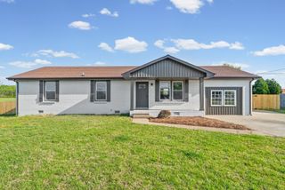 341 Cunningham Ln, Clarksville, TN 37042