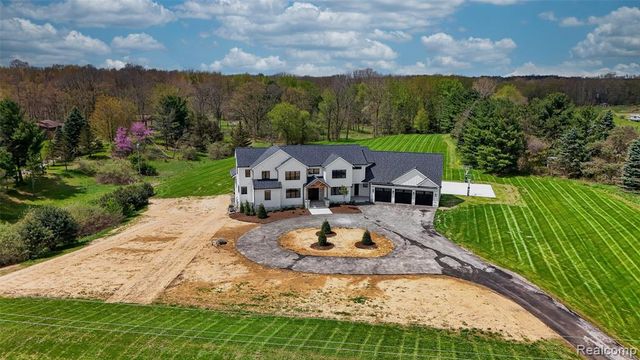 3664 Childs Lake Road, Milford, MI 48381