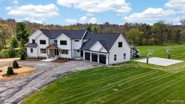 3664 Childs Lake Road, Milford, MI 48381