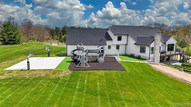3664 Childs Lake Road, Milford, MI 48381