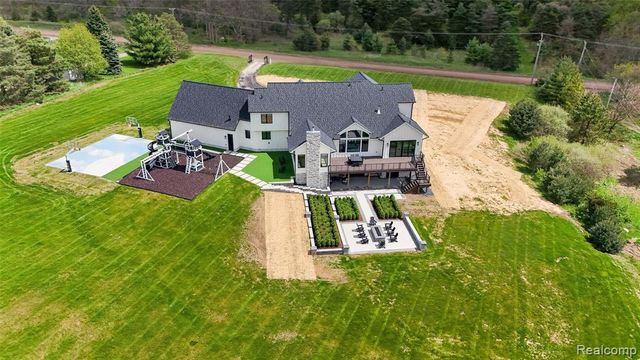 3664 Childs Lake Road, Milford, MI 48381