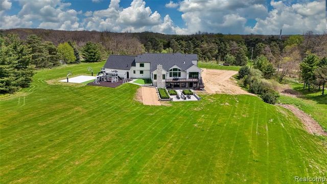 3664 Childs Lake Road, Milford, MI 48381