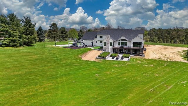 3664 Childs Lake Road, Milford, MI 48381