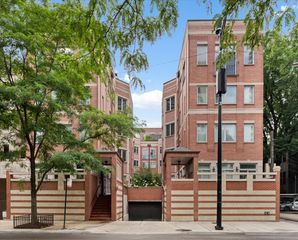 1430 N La Salle Drive F1, Chicago, IL 60610