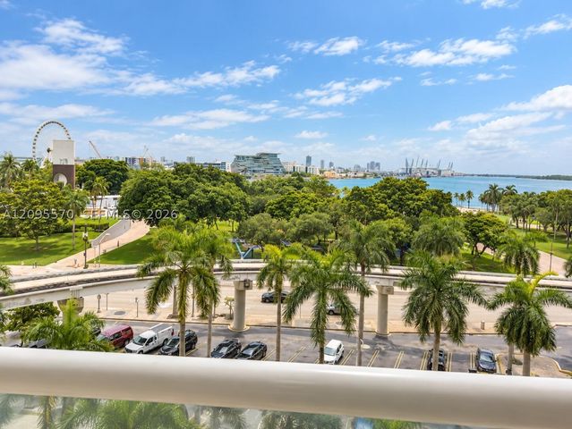 50 Biscayne Blvd 705, Miami, FL 33132
