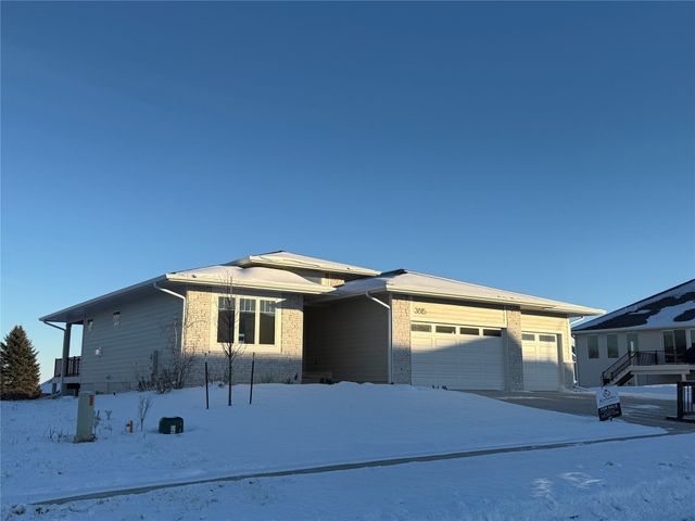 3815 Fieldstone Drive, Waukee, IA 50263