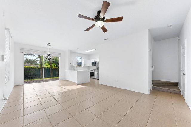 402 SEMINOLE PALMS Drive 402, Lake Worth, FL 33463