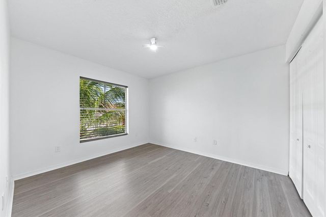 402 SEMINOLE PALMS Drive 402, Lake Worth, FL 33463