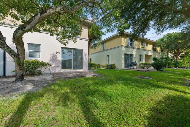 402 SEMINOLE PALMS Drive 402, Lake Worth, FL 33463