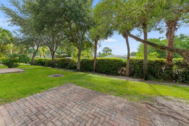 402 SEMINOLE PALMS Drive 402, Lake Worth, FL 33463