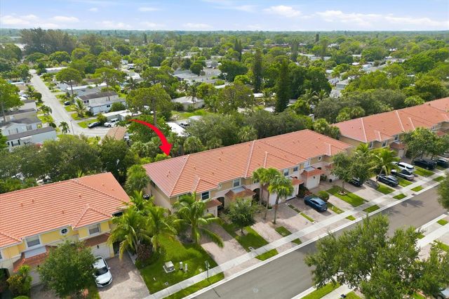 402 SEMINOLE PALMS Drive 402, Lake Worth, FL 33463