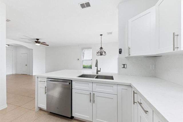 402 SEMINOLE PALMS Drive 402, Lake Worth, FL 33463