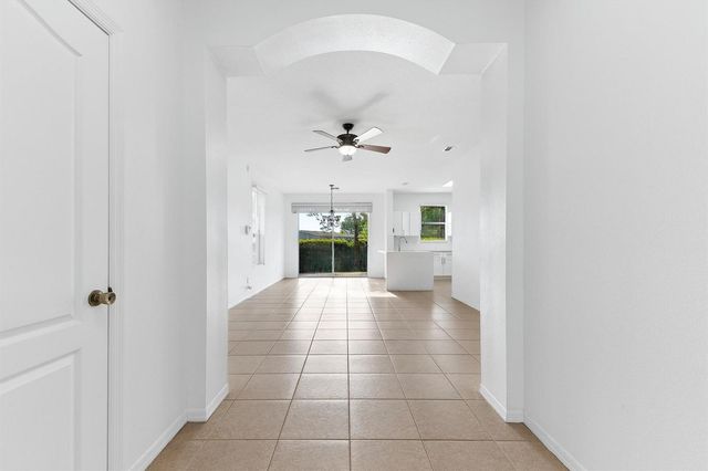 402 SEMINOLE PALMS Drive 402, Lake Worth, FL 33463