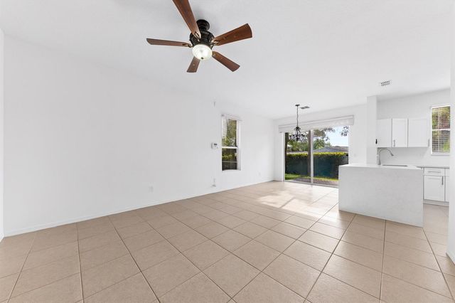 402 SEMINOLE PALMS Drive 402, Lake Worth, FL 33463