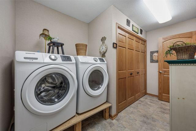 205 Westwood Road, Williamsburg, IA 52361