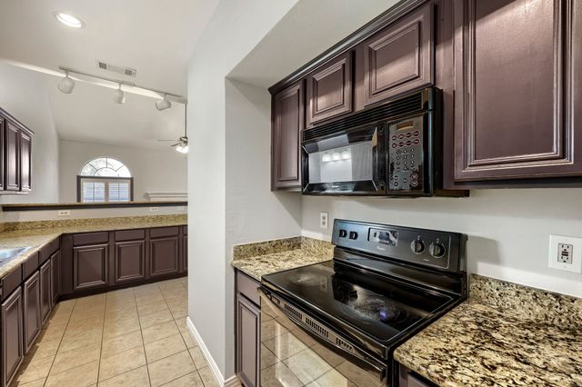 2800 Keller Springs Road 4C, Carrollton, TX 75006