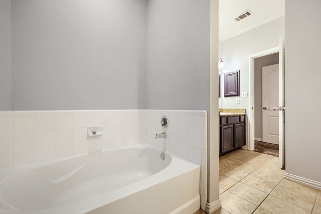 2800 Keller Springs Road 4C, Carrollton, TX 75006