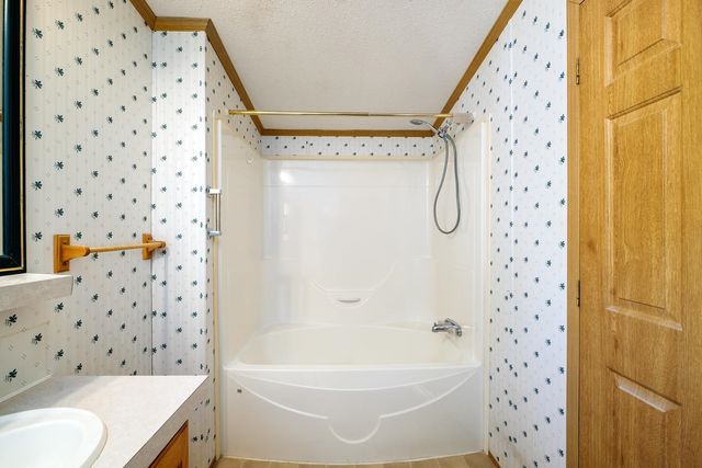 2 Sagamore Lane, Rochester, NH 03867